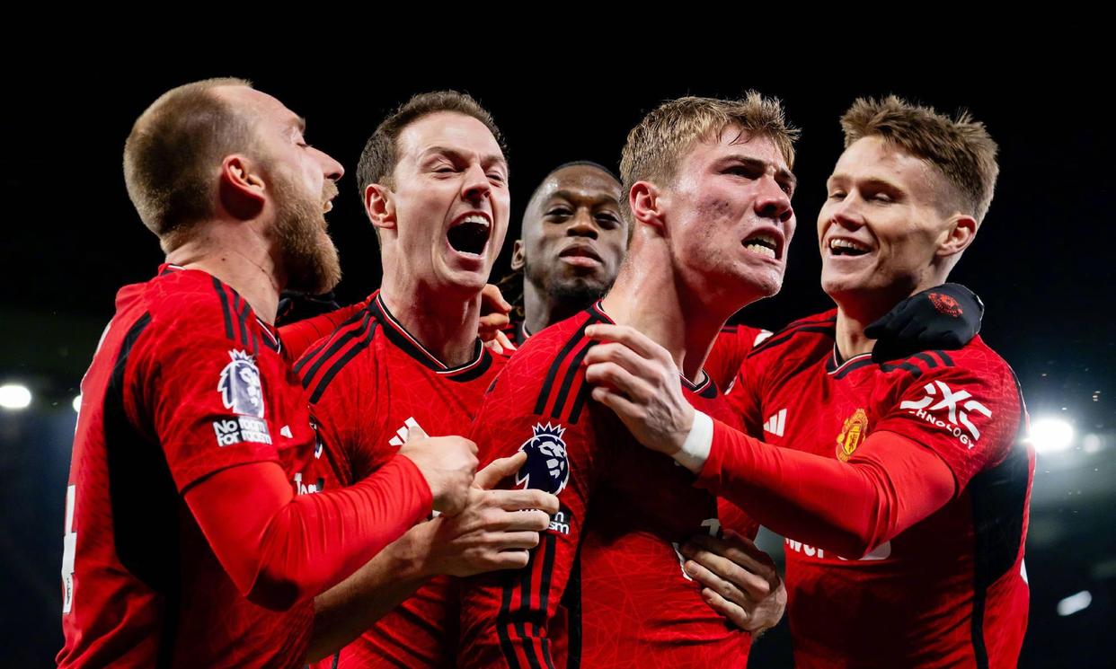 九游-曼联训练开放日，窗口期外线爆发引欢呼，荷甲在即，赛程密集仍需轮换-九游